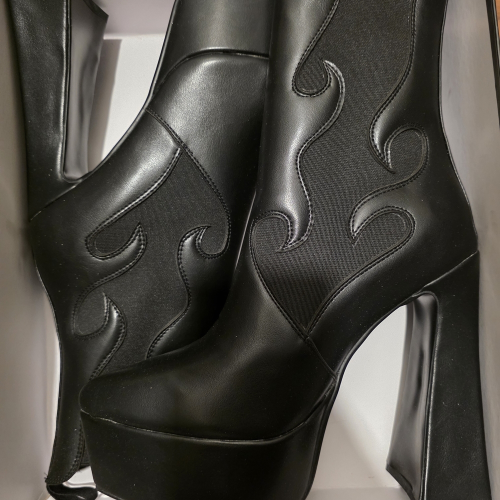 Stylish Black Platform Boots